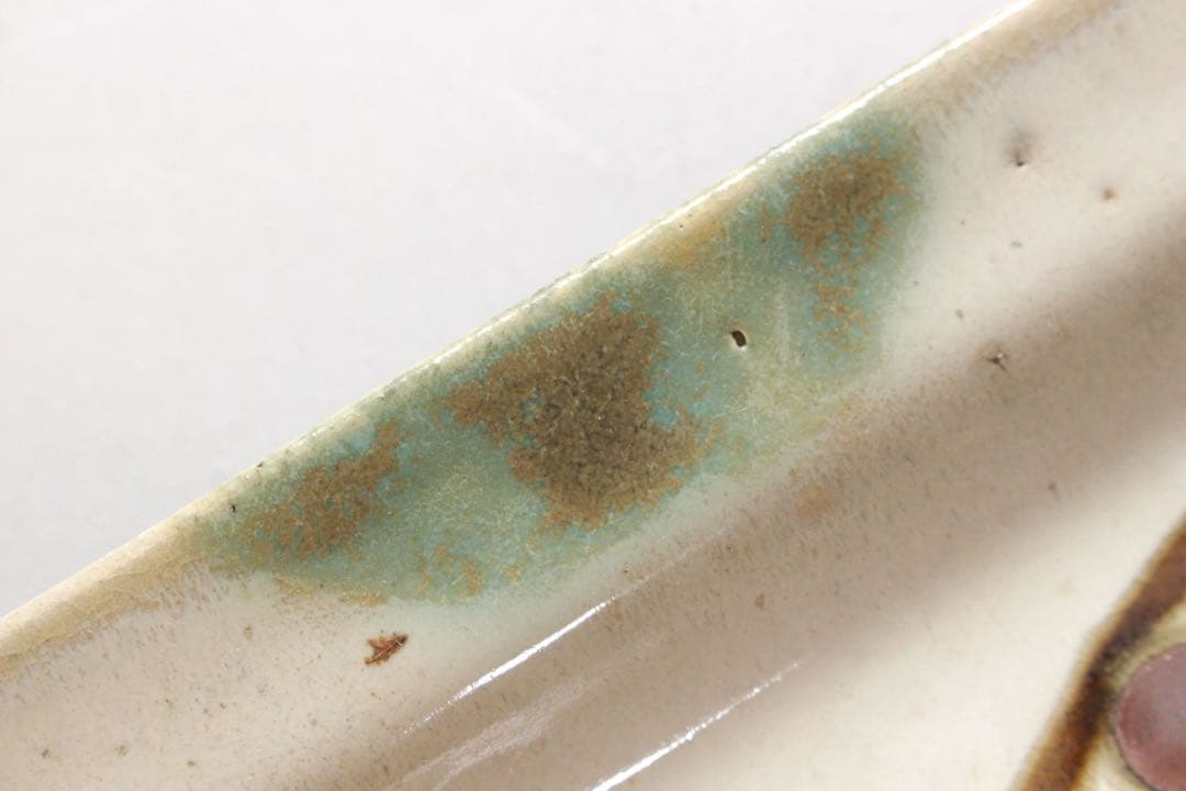 No4437 益子民窯　佐久間藤太郎 造　乳白釉梅花絵飾皿　共箱　角皿　送料無料