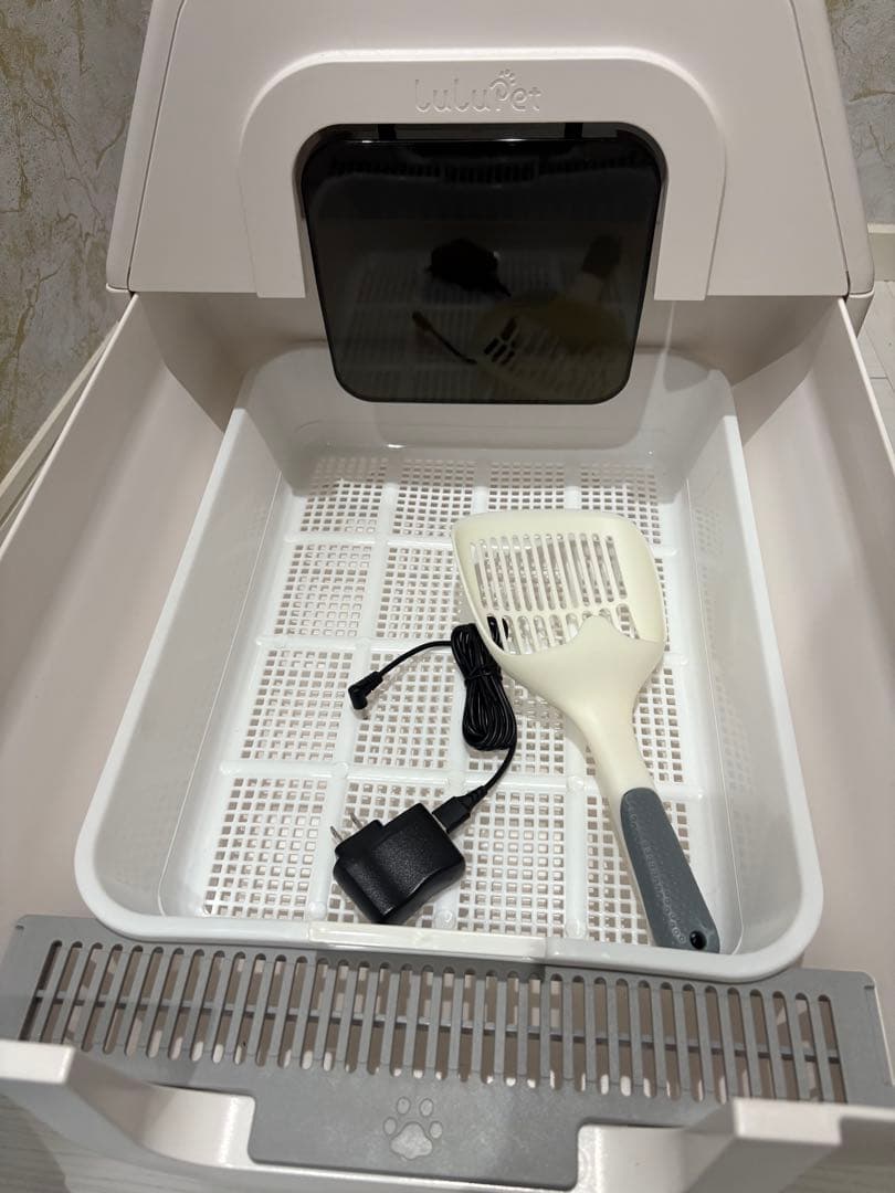 【美品　未使用】自動AI猫トイレ 多頭飼い可能　健康状態把握　使い捨てシート付き