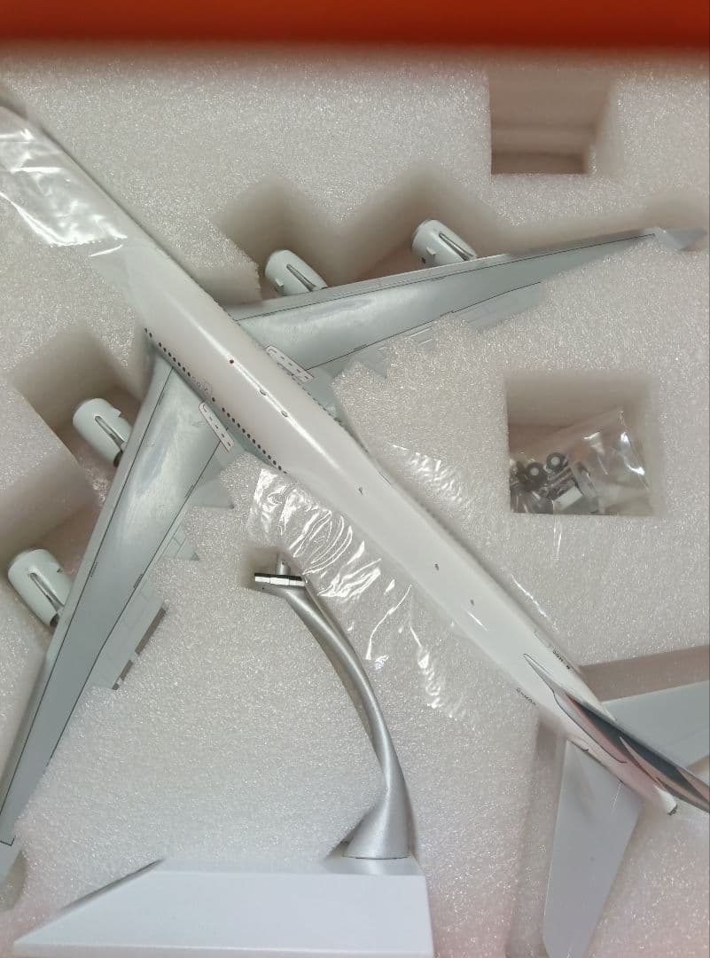 値下げ【JC Wings】A340-600 キャセイパシフィック航空 1/200