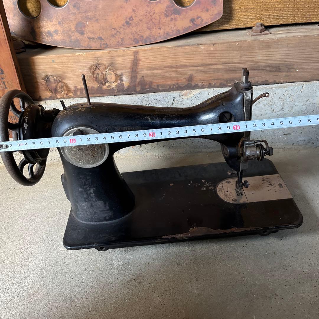 希少なアンティークミシン