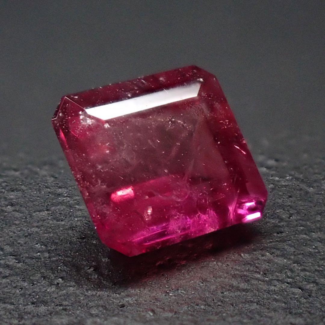 【アメリカ/ユタ産】レッドベリル(ビクスバイト)