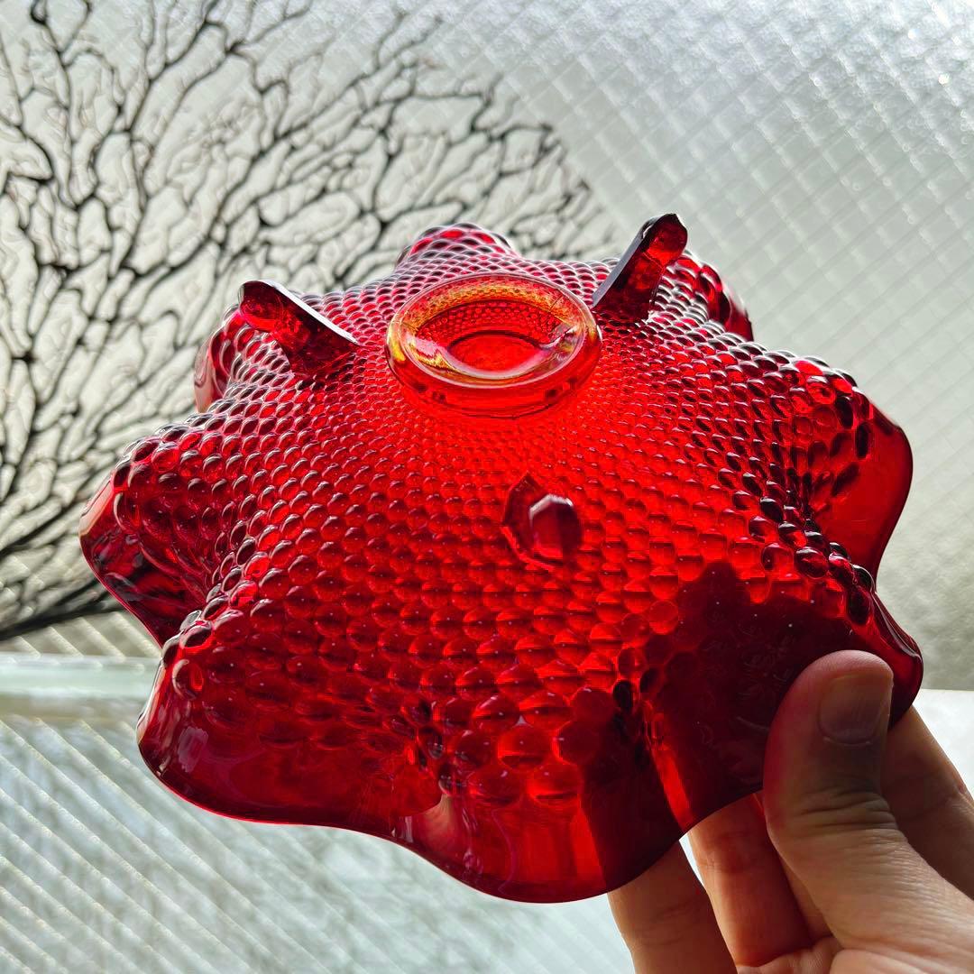 骨董　時代ガラス　霰プレス　三ツ脚付き　フリル　平鉢　菓子鉢　コンポート　ウラン