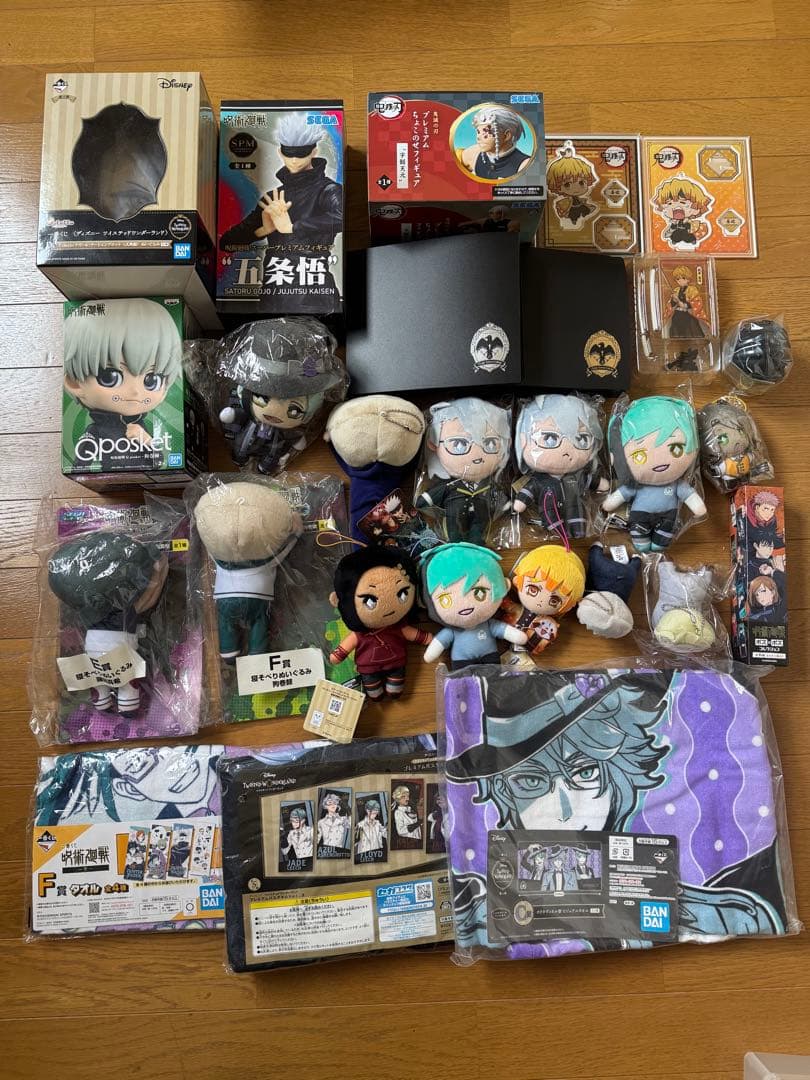 アニメグッズ まとめ売り 呪術廻戦 ツイステ 鬼滅の刃 大量 缶バッジ カード