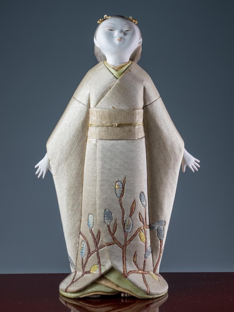 日本工芸会正会員 雨宮弘子作 嵌込人形『春野(佐保姫)』台共箱付 図録掲載品