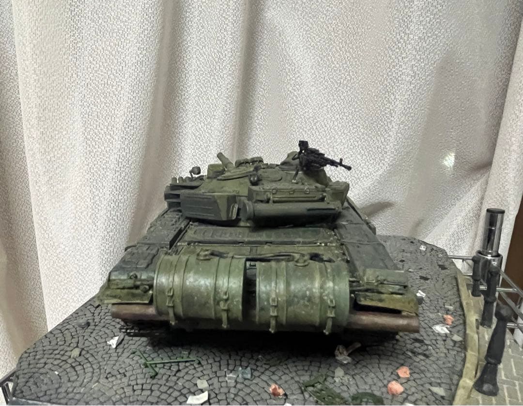 戦車プラモデル1/35 ロシア陸軍　T-72B 侵攻仕様