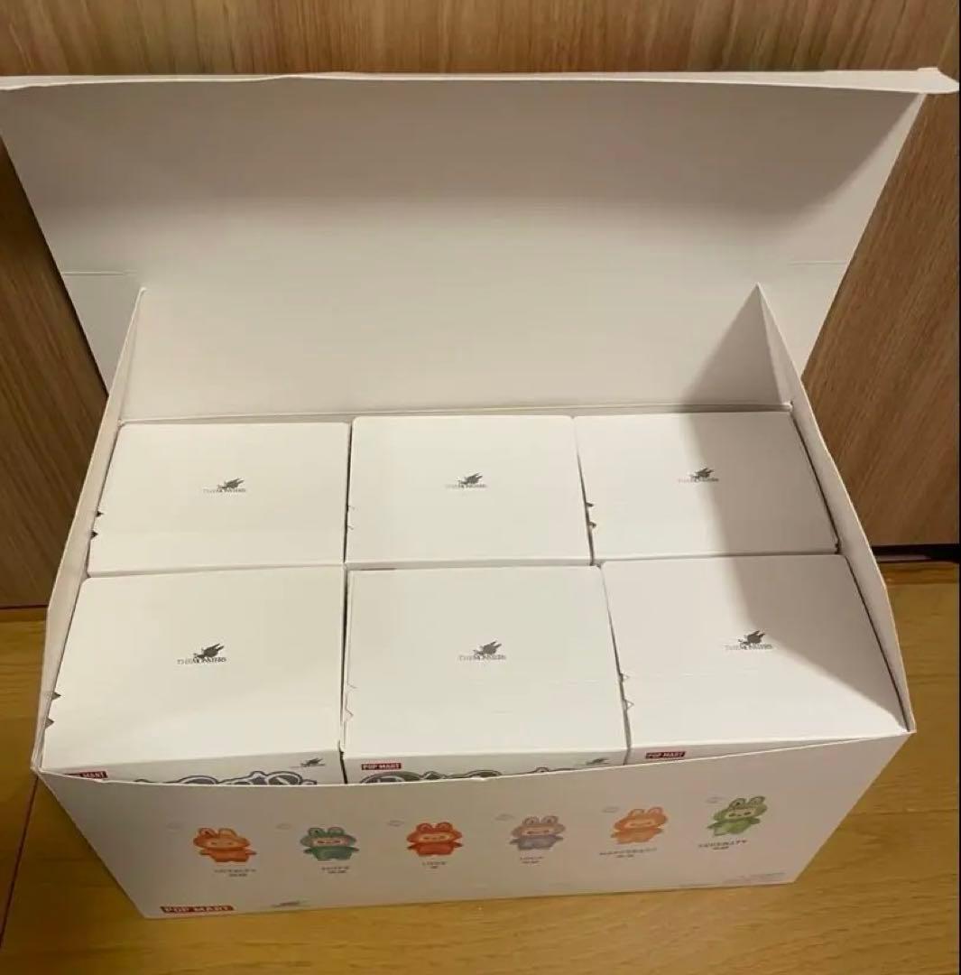 THE MONSTERS Big into Energy ぬいぐるみ　ラブブ