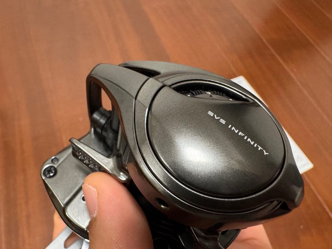 SHIMANO nium 100HG 右ハンドル (2023年モデル)