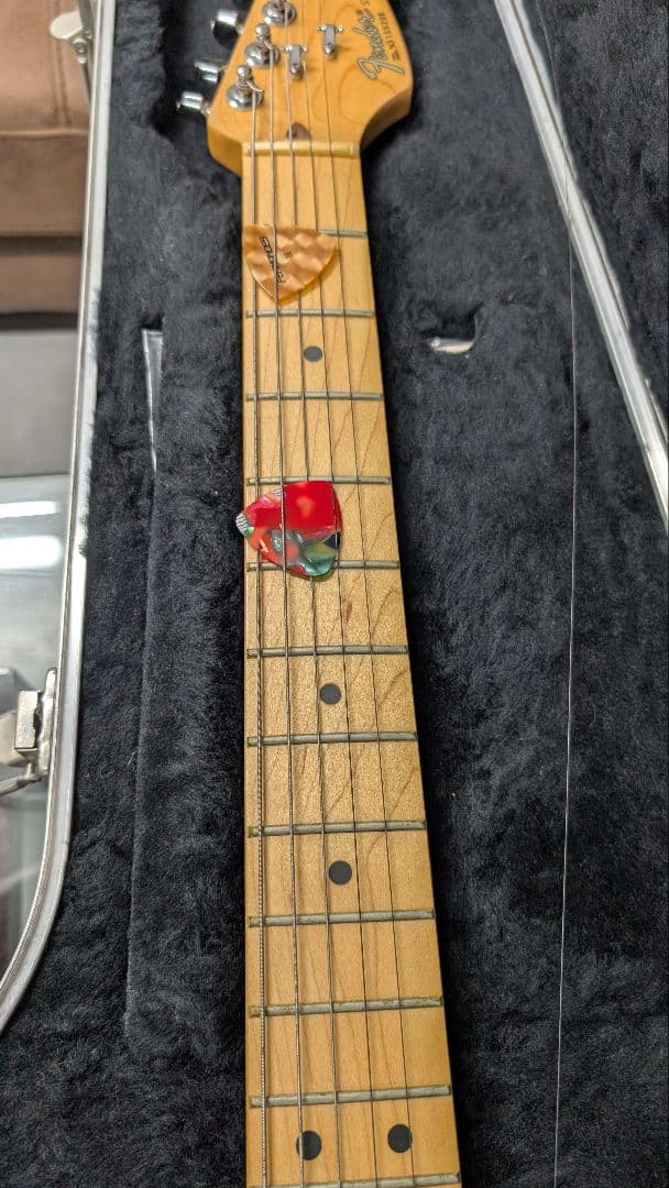 Fender Stratocaster 40周年記念モデル？ハードケース付き