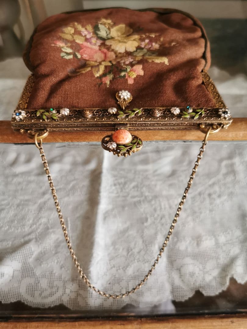 アンティークプチポワン ニードルポイント ビジュー装飾花彫金細工 オモニエール