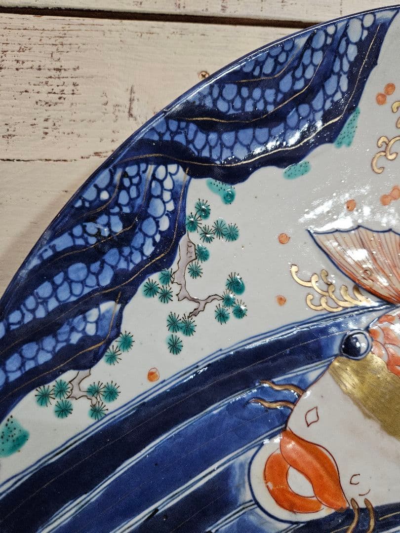 古伊万里 鯉の大皿 色絵 金欄手 鯉陽刻 登竜門図 江戸時代 尺皿 特大 立体