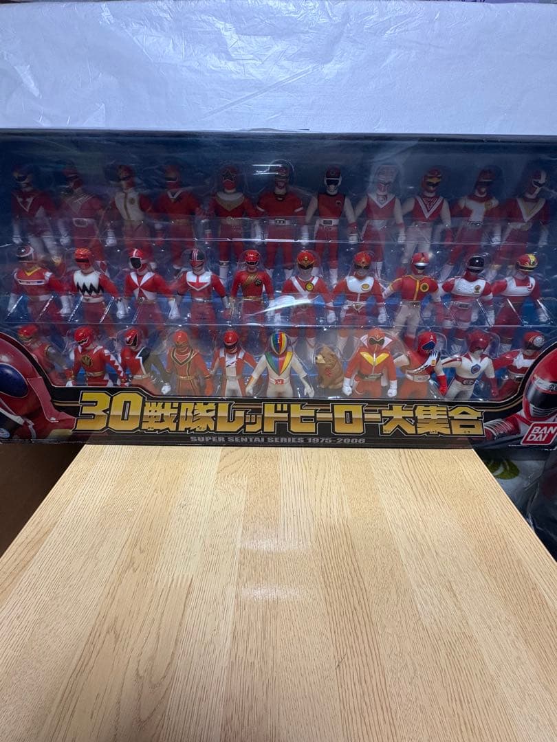 30戦隊レッドヒーロー大集合 バンダイ