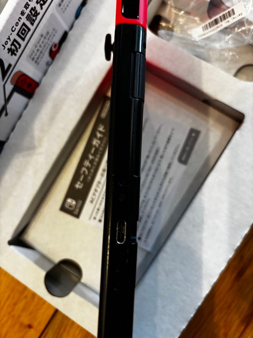 Nintendo Switch 本体　ネオンブルー（L）　ネオンレッド（R）