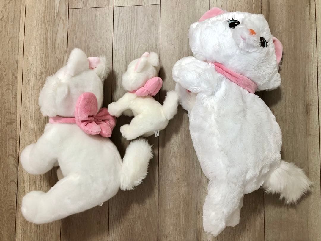 マリーちゃん　ディズニーストア　ぬいぐるみ　寝そべりぬいぐるみ　レア　販売終了