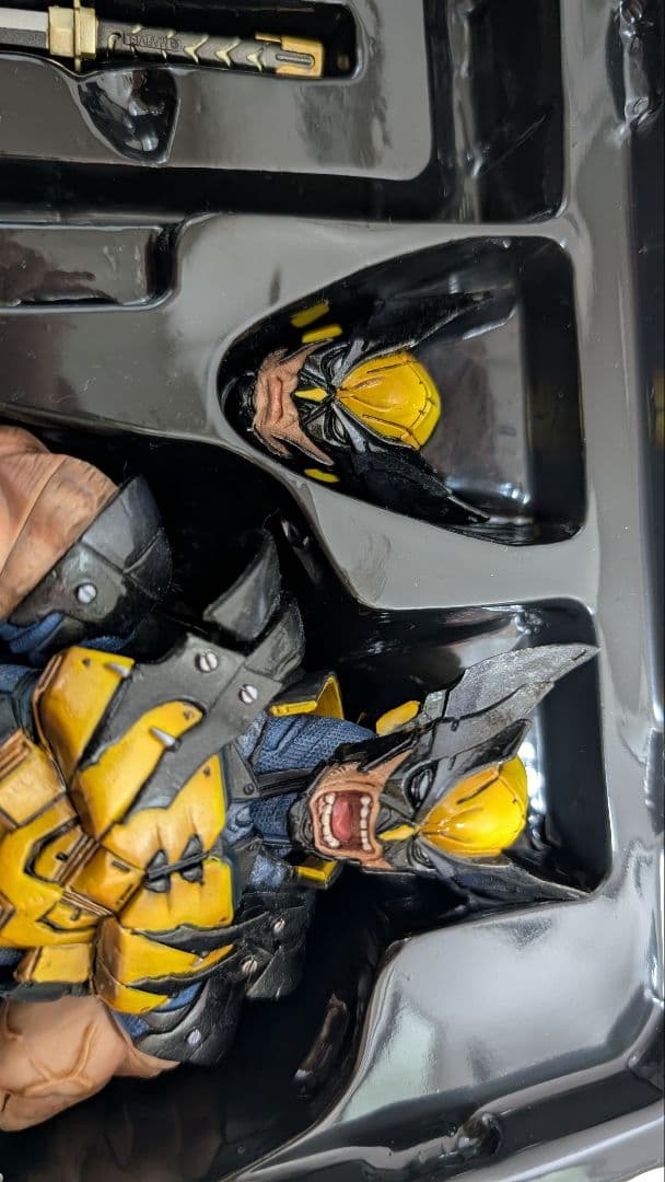 MARVEL UNIVERSE ヴァリアント プレイアーツ改 ウルヴァリン