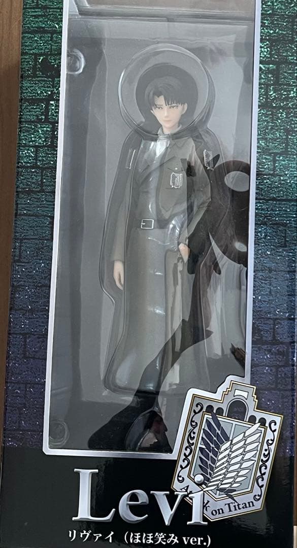 進撃の巨人　USJ リヴァイ　フィギュア　ほほ笑みver.