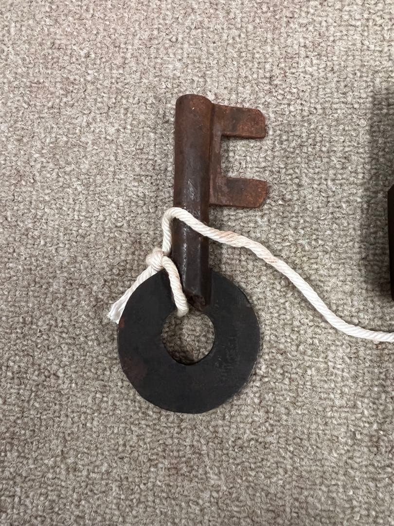 アンティーク　古民芸　蔵　戸　古い江戸　明治　大正　和鍵　鍵前鉄瓶