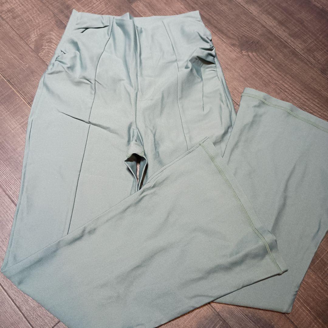 新品未使用【SUKALA】シャインストレッチフィットフレアパンツ ｍサイズ