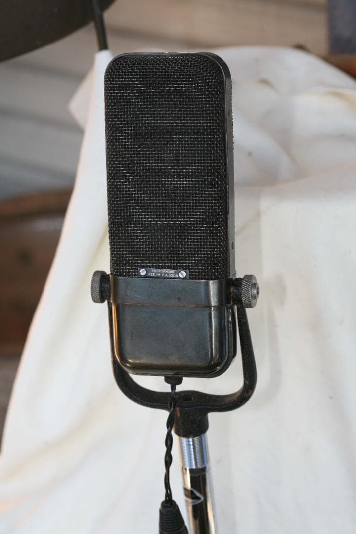 Radio Gramophone Development P.A. リボンマイク