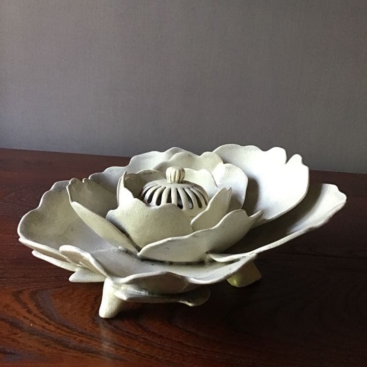 白薩摩焼　花弁　香炉　明治期. 書1