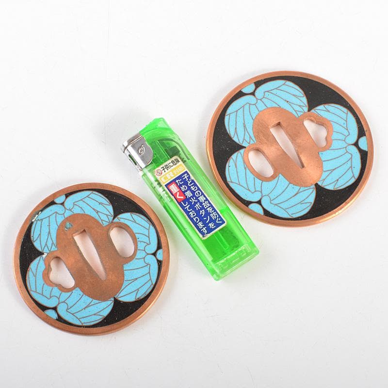 武具　刀装具　銅地　七宝三葉葵紋鍔　一對　桐箱付　C　R7357