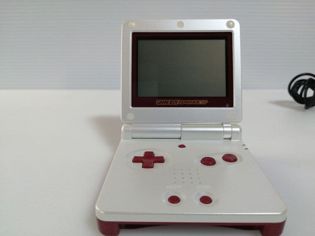 ゲームボーイアドバンスSP ファミコンカラー モデル　AGS-001