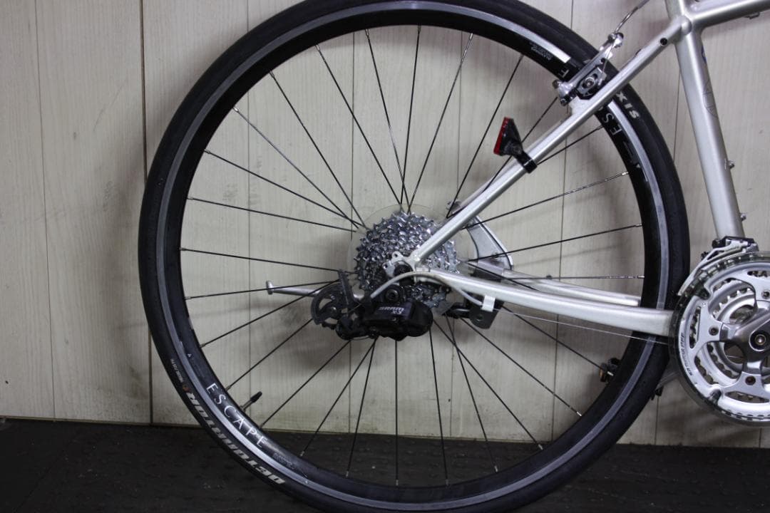 GIANT ESCAPE R3 700C 24速 430mm SILVERクロス