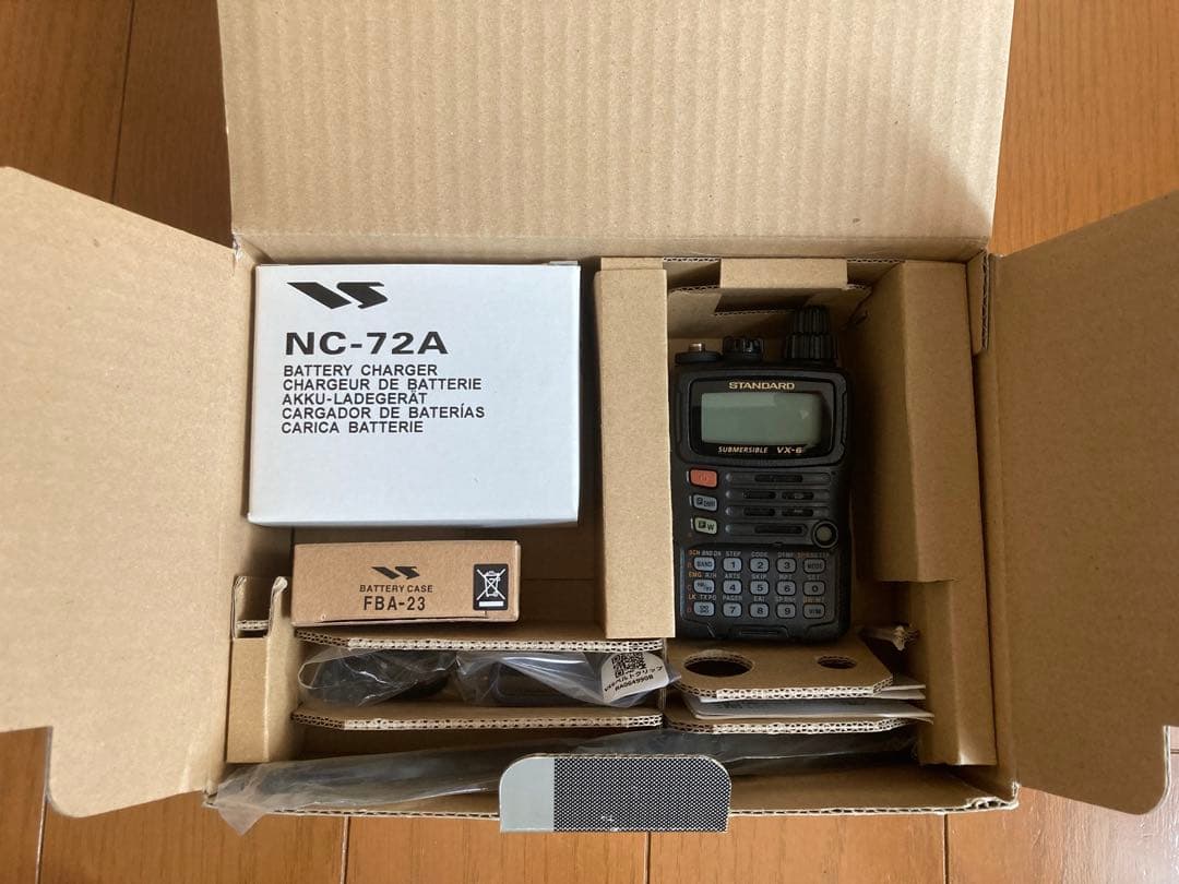 STANDARD VX-6 トランシーバー