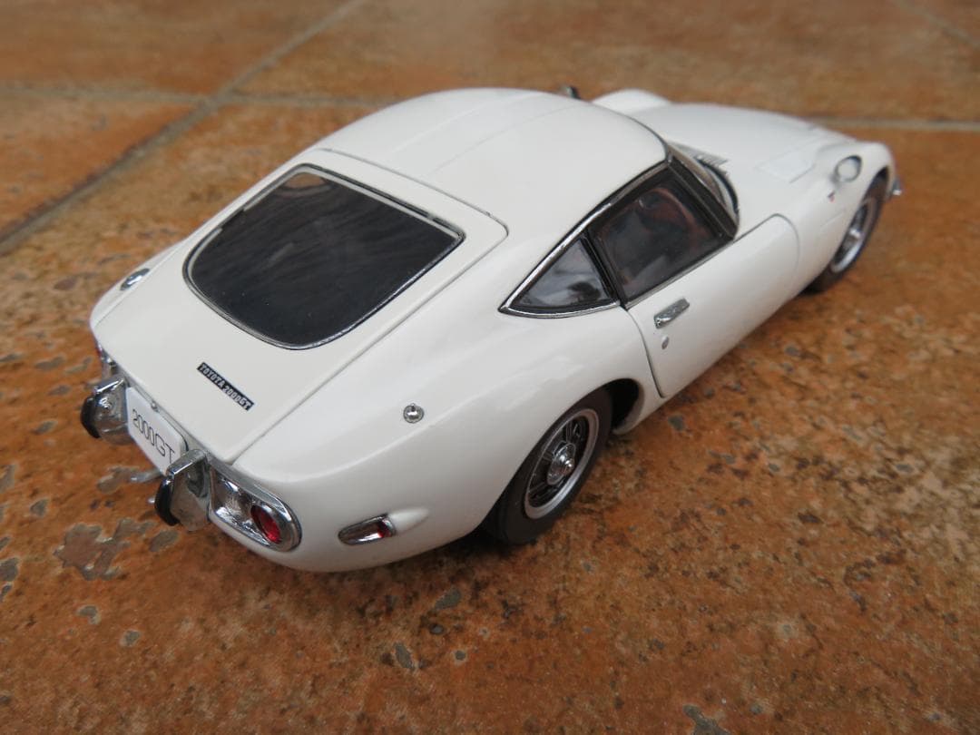 エブロ　1/24　トヨタ2000GT