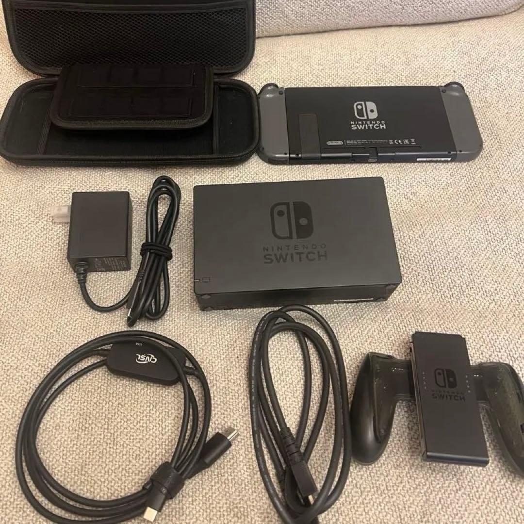 Nintendo Switch 本体 + 充実の付属品　ハードケース付き