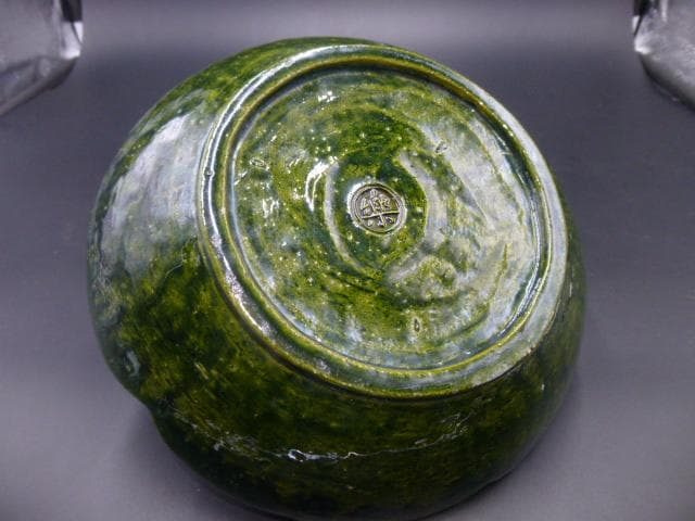 楽吉左衛門　十一代　慶入　青釉桔梗椿紋平鉢／共箱