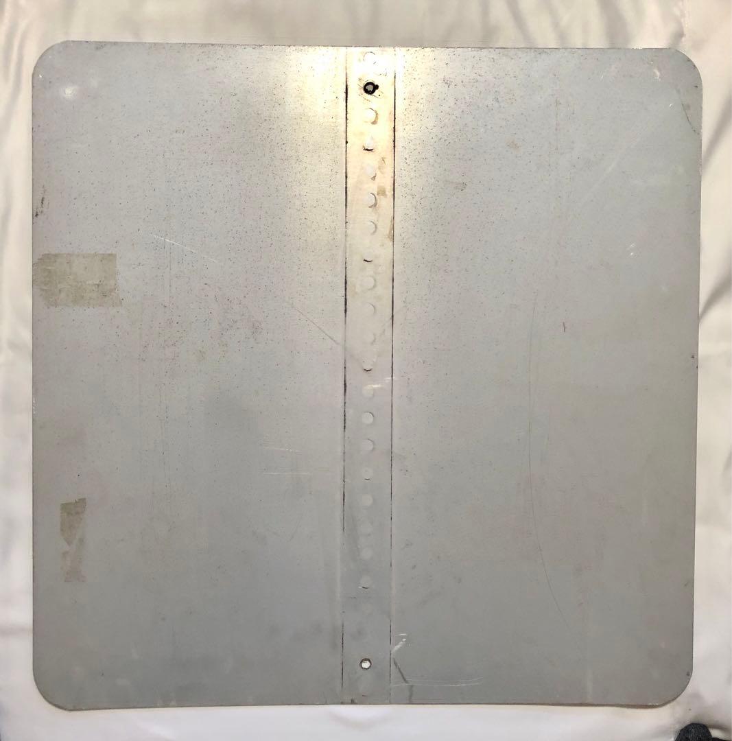 Banksy バンクシー　米国高額落札品　道路標識