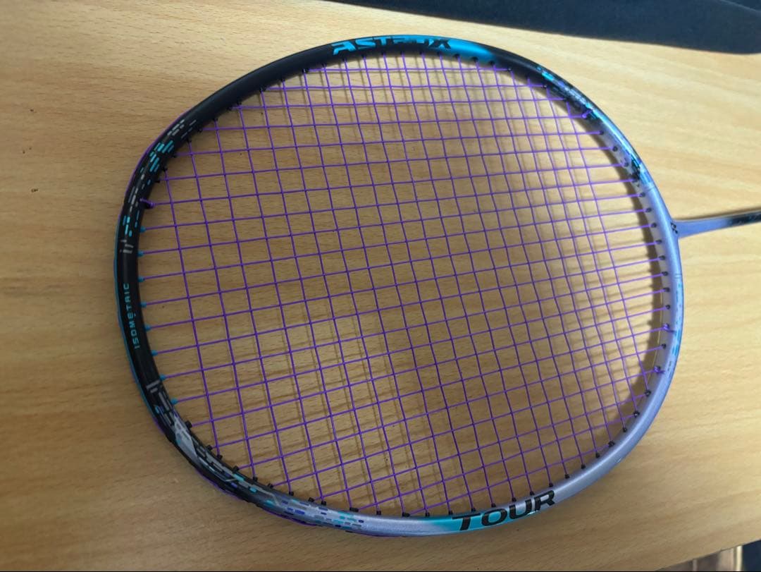 超美品　アストロクス 88sツアー　4UG5 バドミントンラケット