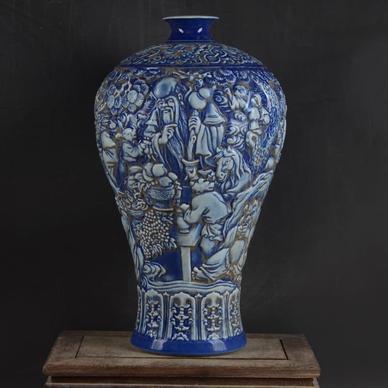 清乾隆藍地に彫られた十二支人物紋梅瓶 景徳鎮 装飾品 現代工芸品美術品 置物