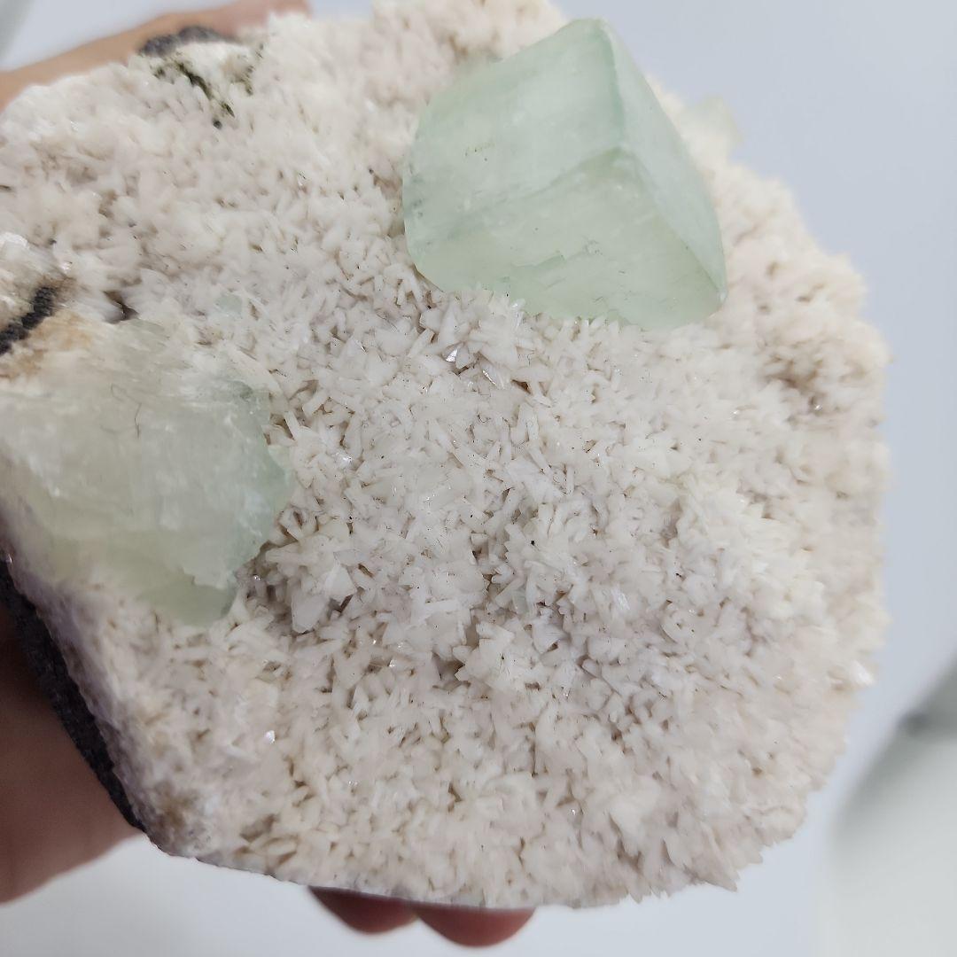 アポフィライト×パイロモルファイト 共生原石 癒しと変容のエネルギー石