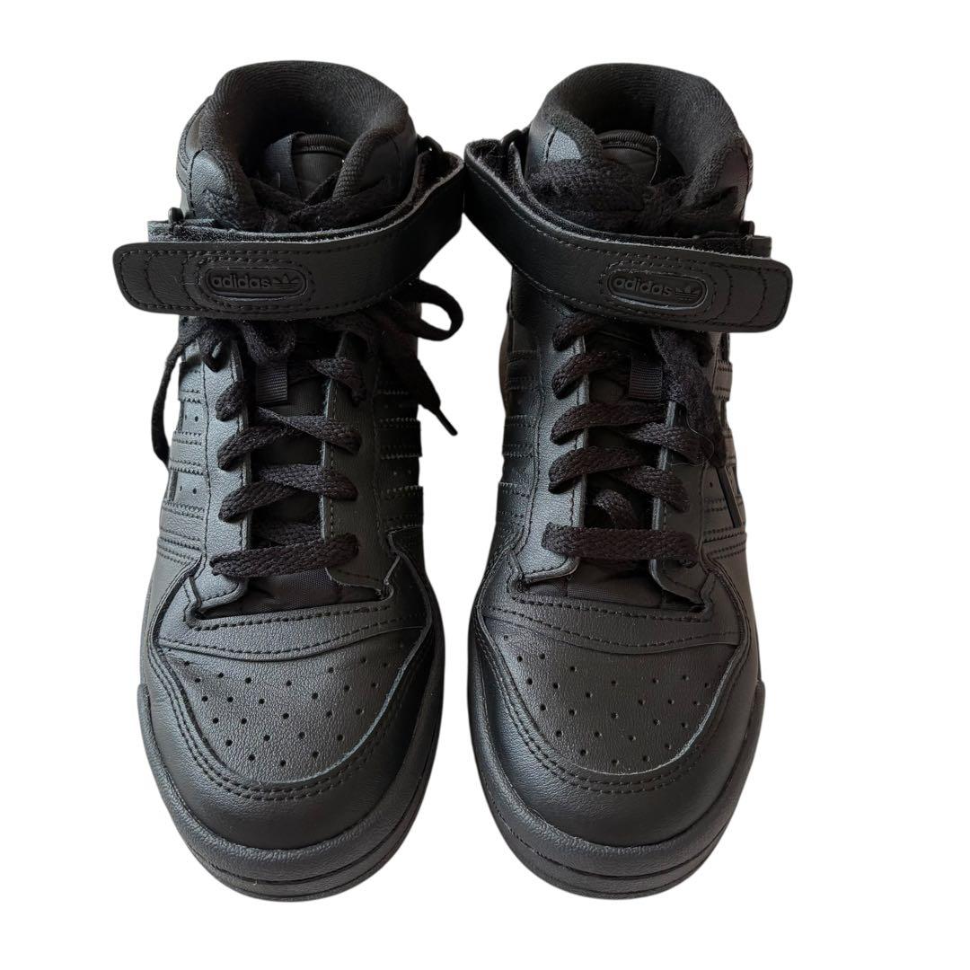 アディダス☆フォーラムミッドスニーカー バスケットボールシューズ 23.5 黒