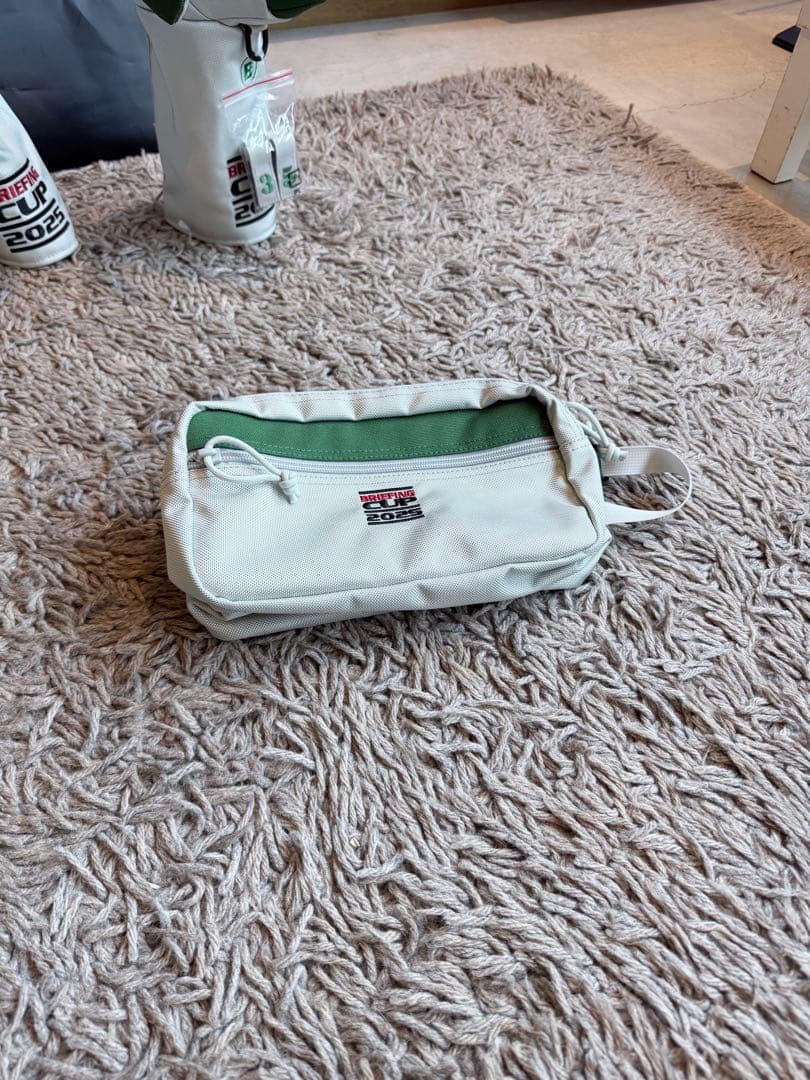 ブリーフィング ポーチ ホワイト/グリーン　非売品　新品