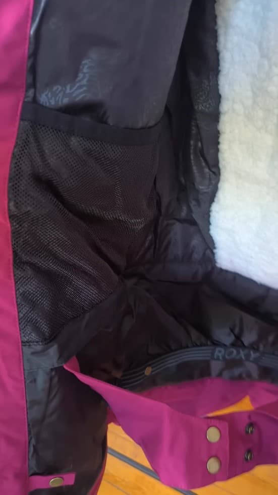 新品Roxy XSサイズ スキー スノーボード 兼用ジャッケット 女性 ロキシー