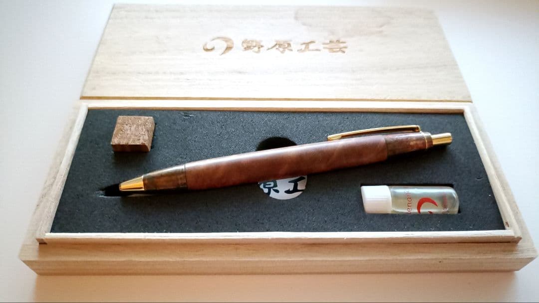 野原工芸 斑紋孔雀色金具 クス瘤杢BP