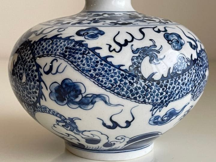 龍　壺　大清雍正年製　アンティーク　開運　ツボ　花瓶