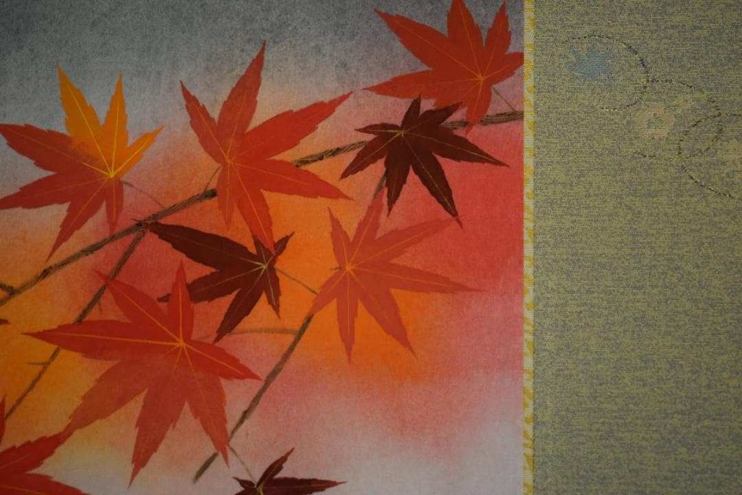 真作/小山田典彦/紅葉小禽図/金泥/桐共箱太巻箱付/布袋屋掛軸HI-278