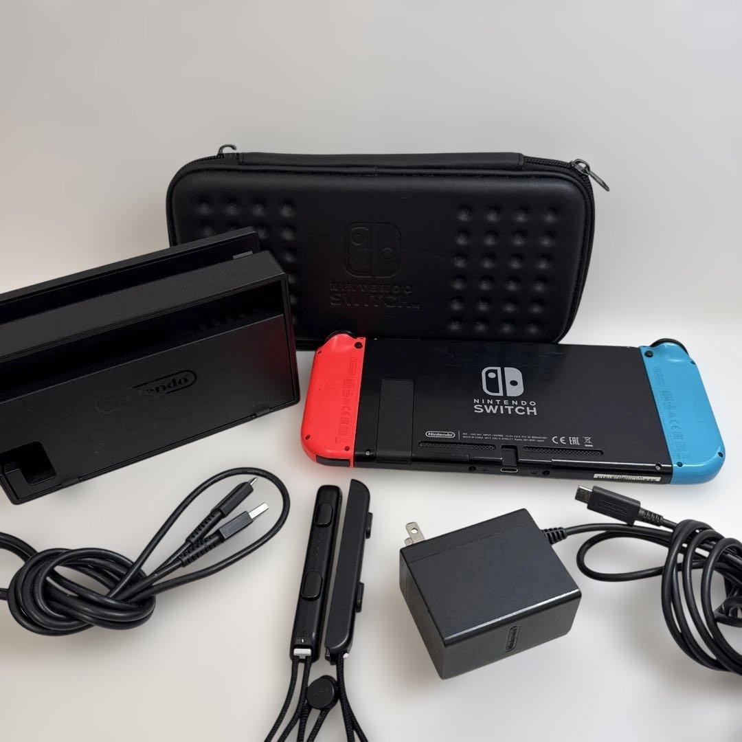 Nintendo Switch 本体 赤/青 Joy-Con 付属品付き　☺︎