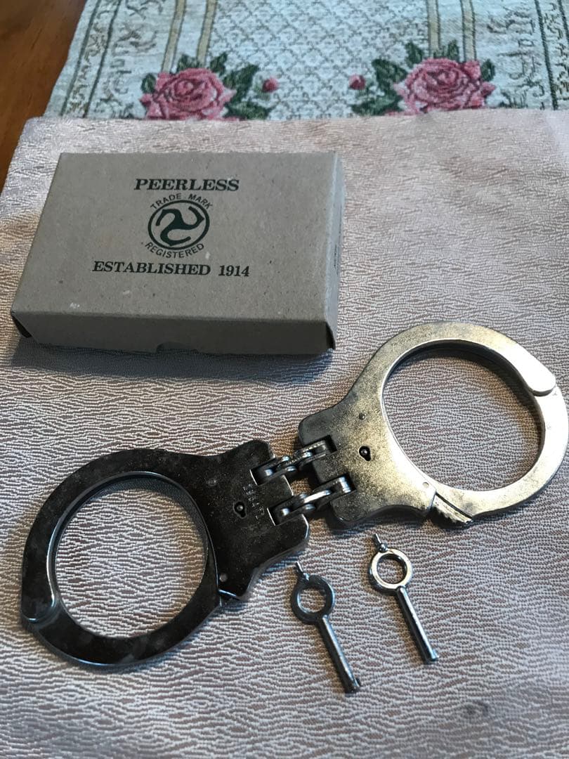 本物ピアレス社手錠