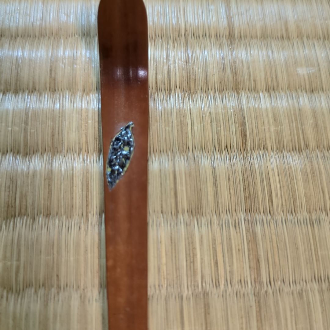 銀象篏茶杓　銘「落葉」