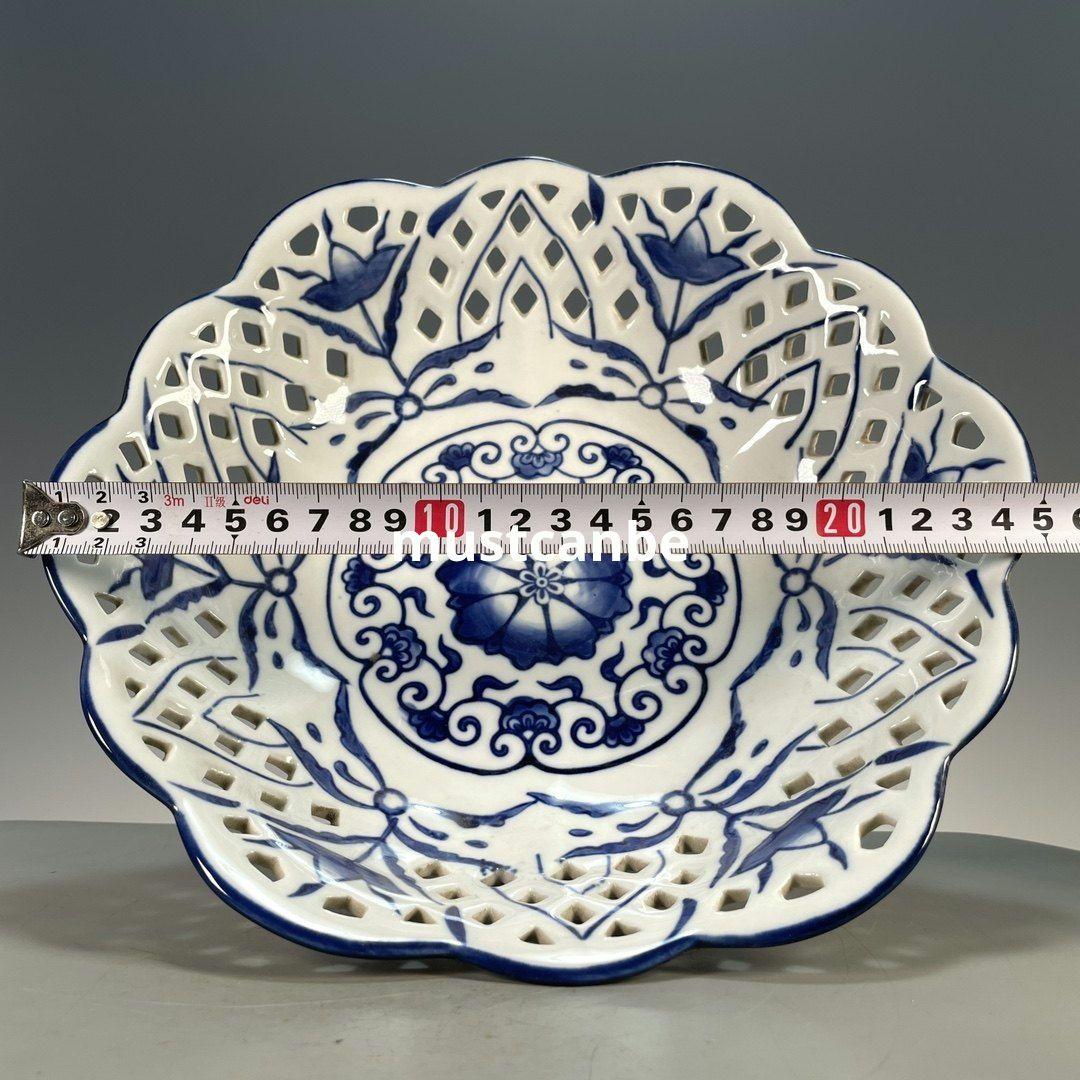 中国美術 青花磁纏枝花卉透かし彫り花果盤 景徳鎮 陶磁器 装飾品 工芸品 置物