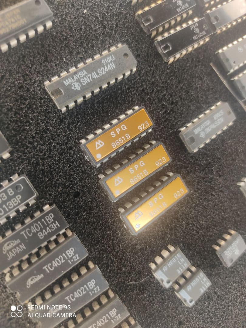 【準備中】　1つのみの出品　プログラマブル水晶発振器