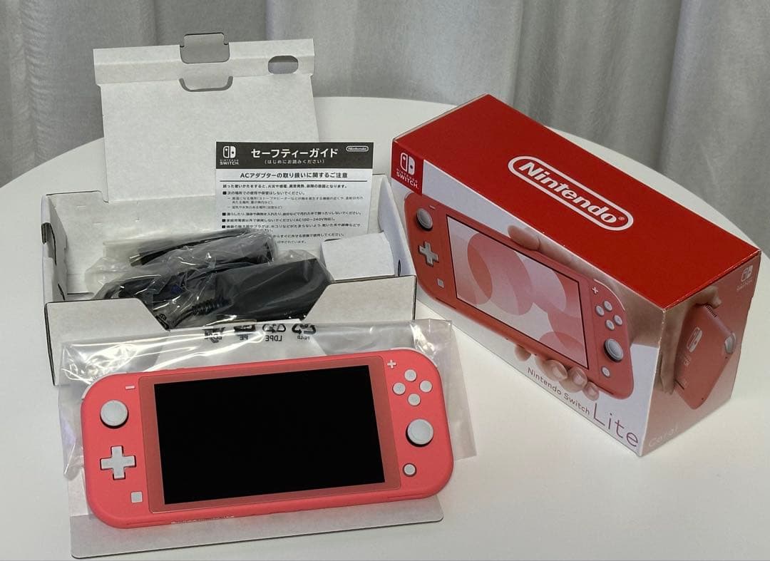 【新品同様】Nintendo Switch Lite コーラル