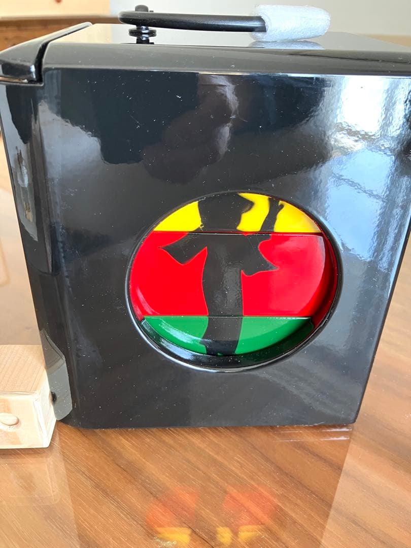 ③遊山箱（阿波踊りデザイン）