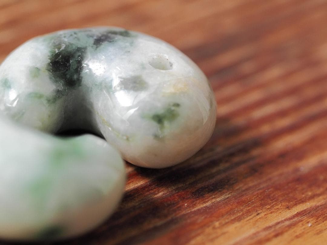 糸魚川翡翠　勾玉　ルース　和装　天然無処理ヒスイ　根付