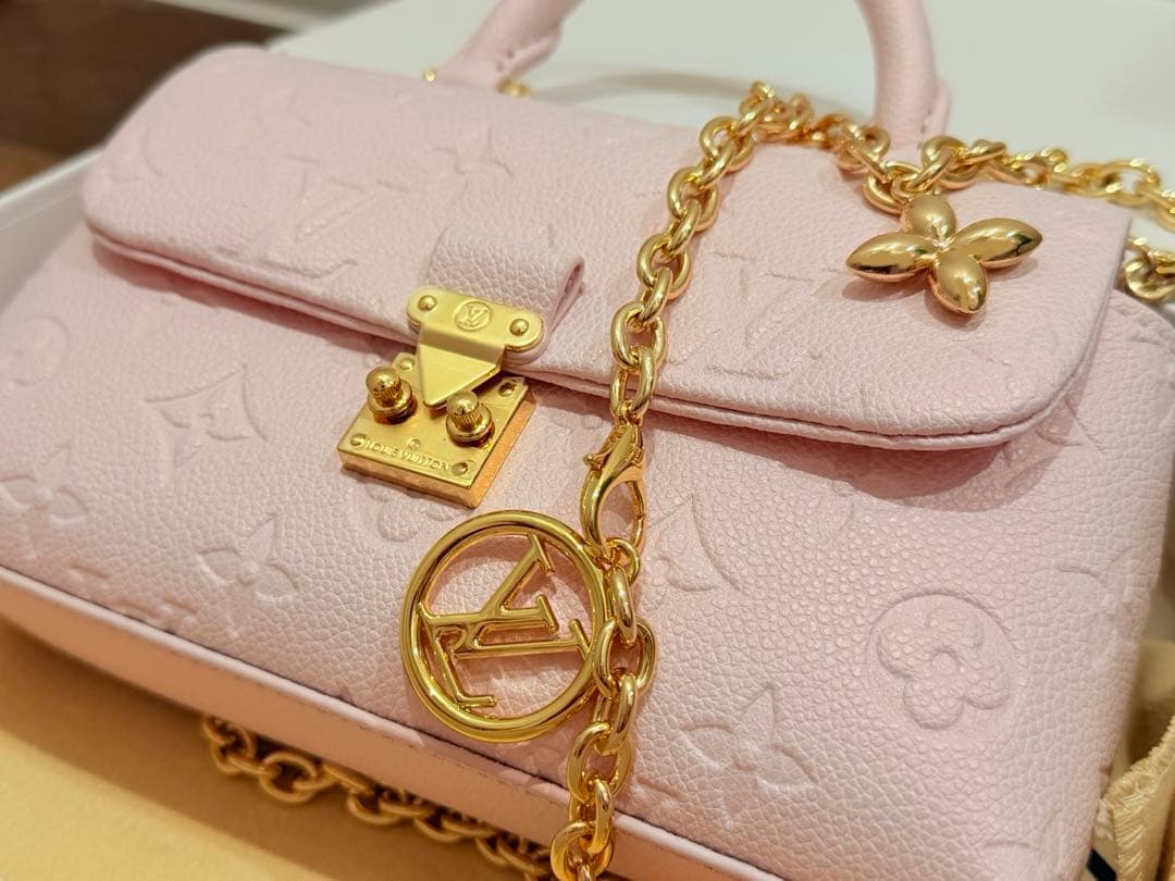 ノベルティ　モノグラム　花デザイン　バッグ