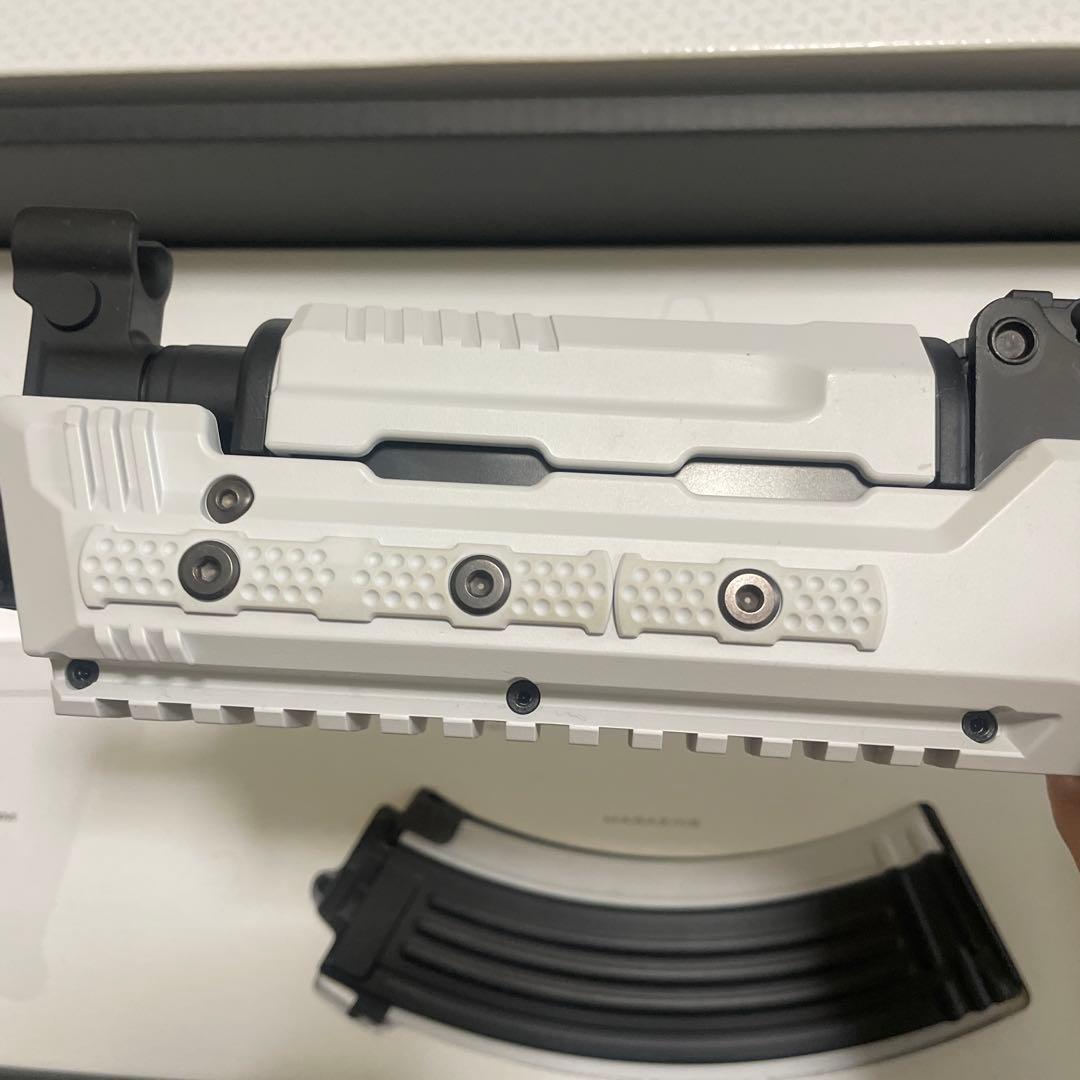 東京マルイ　次世代電動ガンAKホワイトストーム　マガジンバッテリーセット